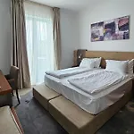 Iaki Conference & Mamaia