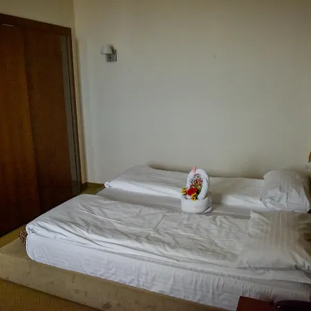 فندق إياكي كونفيرانس&سبا 4*