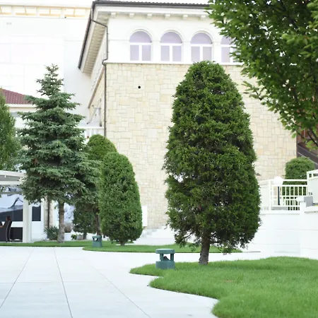 Iaki Conference & Hotel