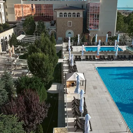 Iaki Conference & Hotel 4*