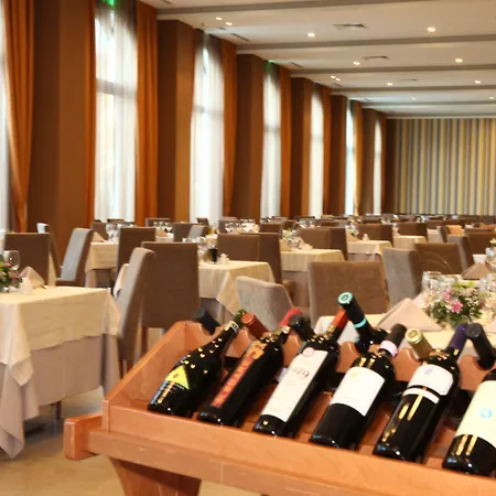 Iaki Conference & Mamaia